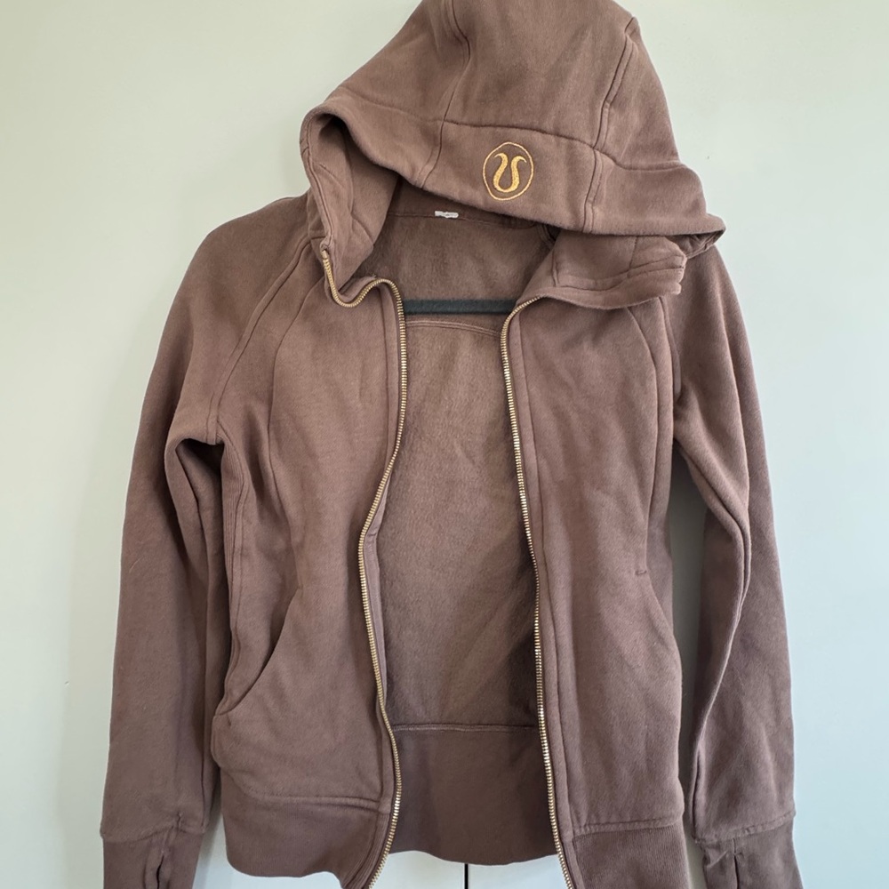 Lululemon Scuba Full-Zip Hoodie
Taupetastic / Gold